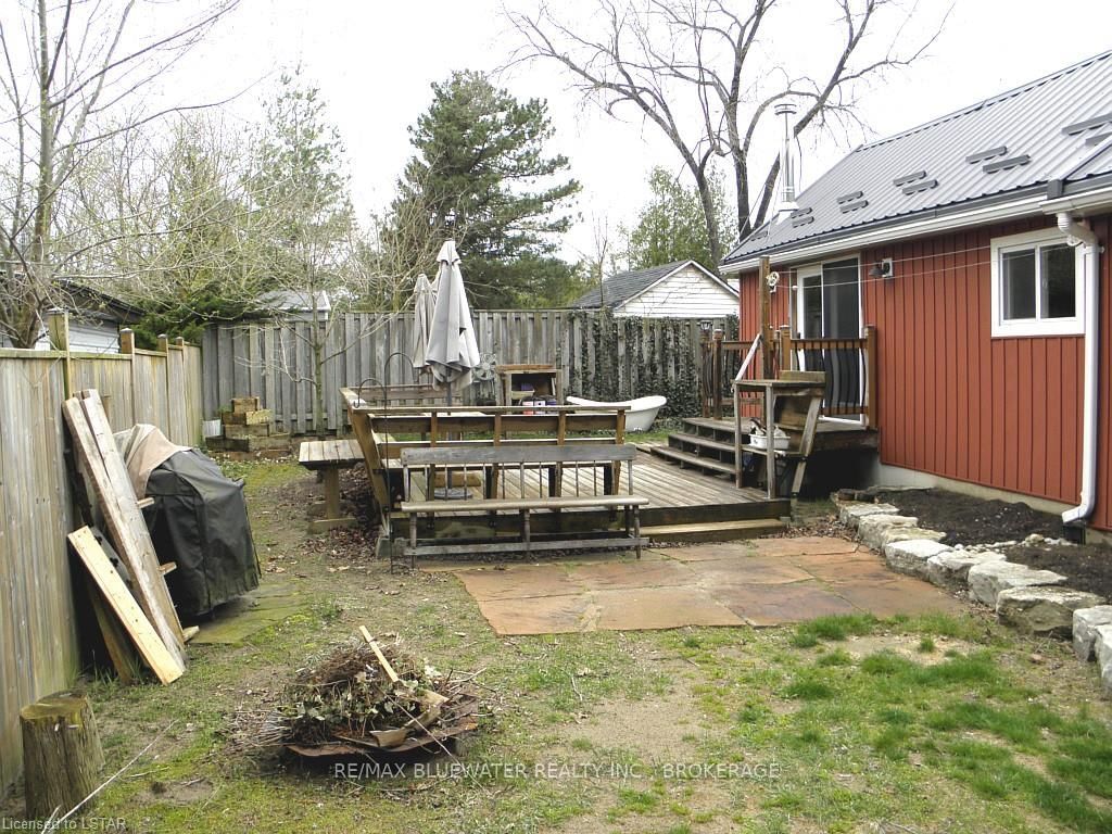 Listing Image 4