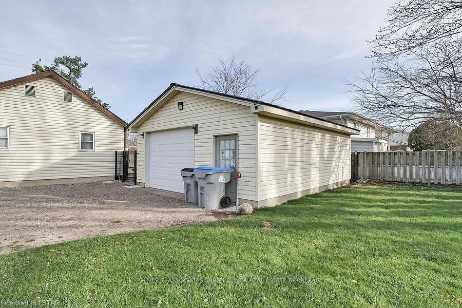 Listing Image 7