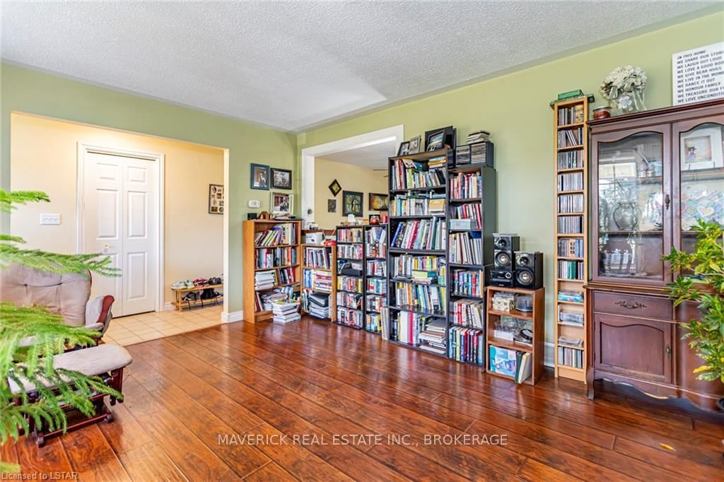 Listing Image 7