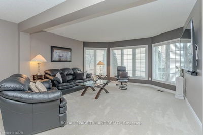 852 Richmond St, Thames Centre - Dorchester image-0-4