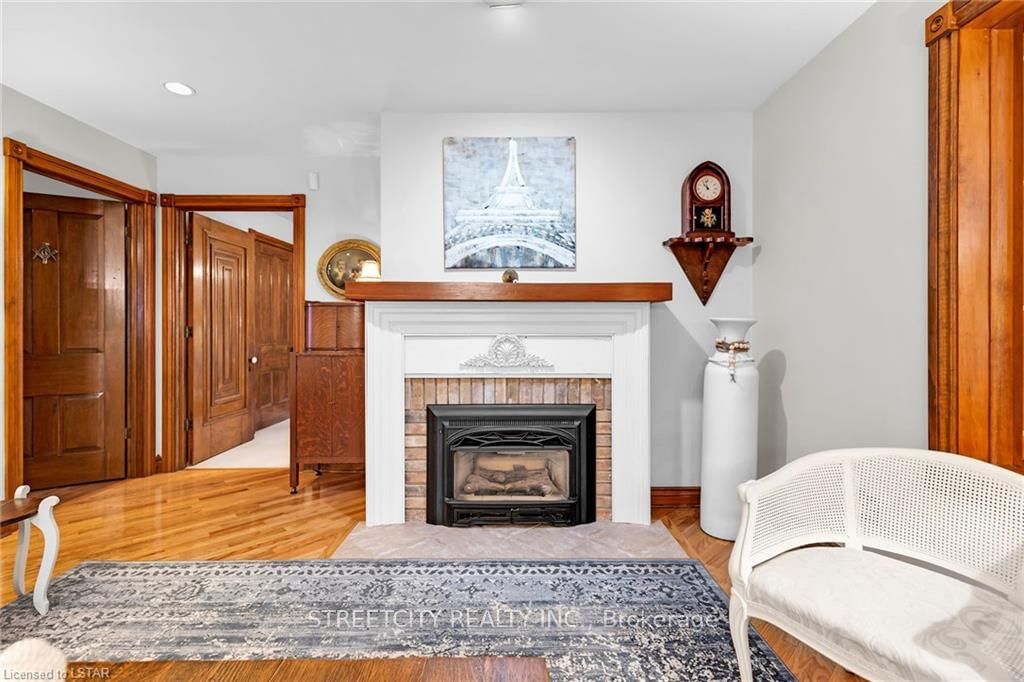 Listing Image 16