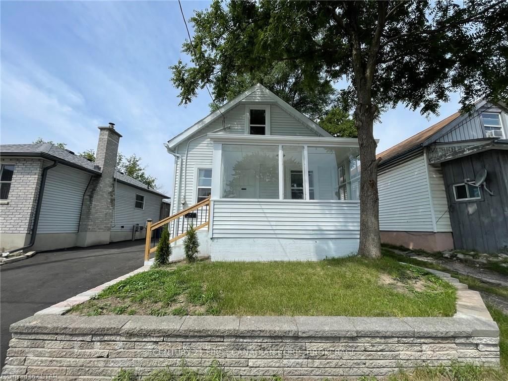 Listing photo 2