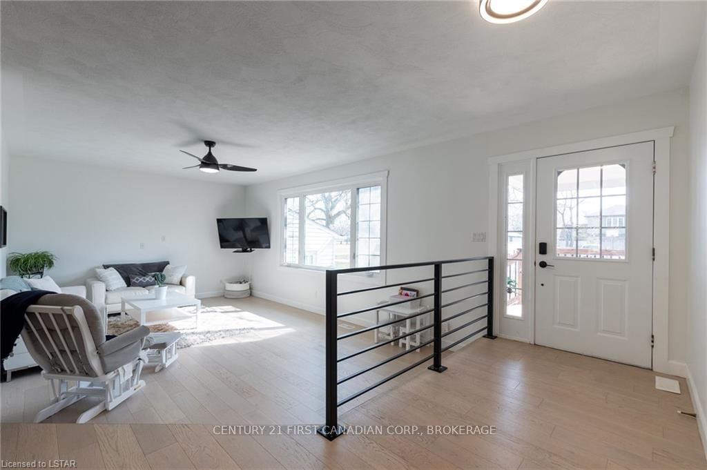 Listing Image 6