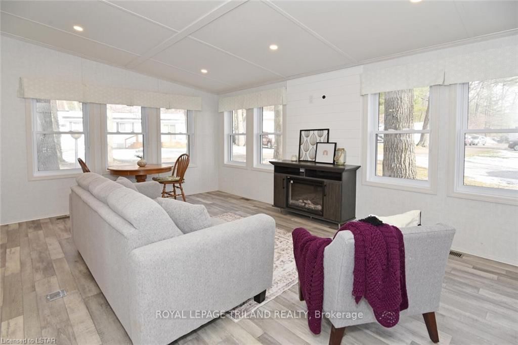 Listing Image 14