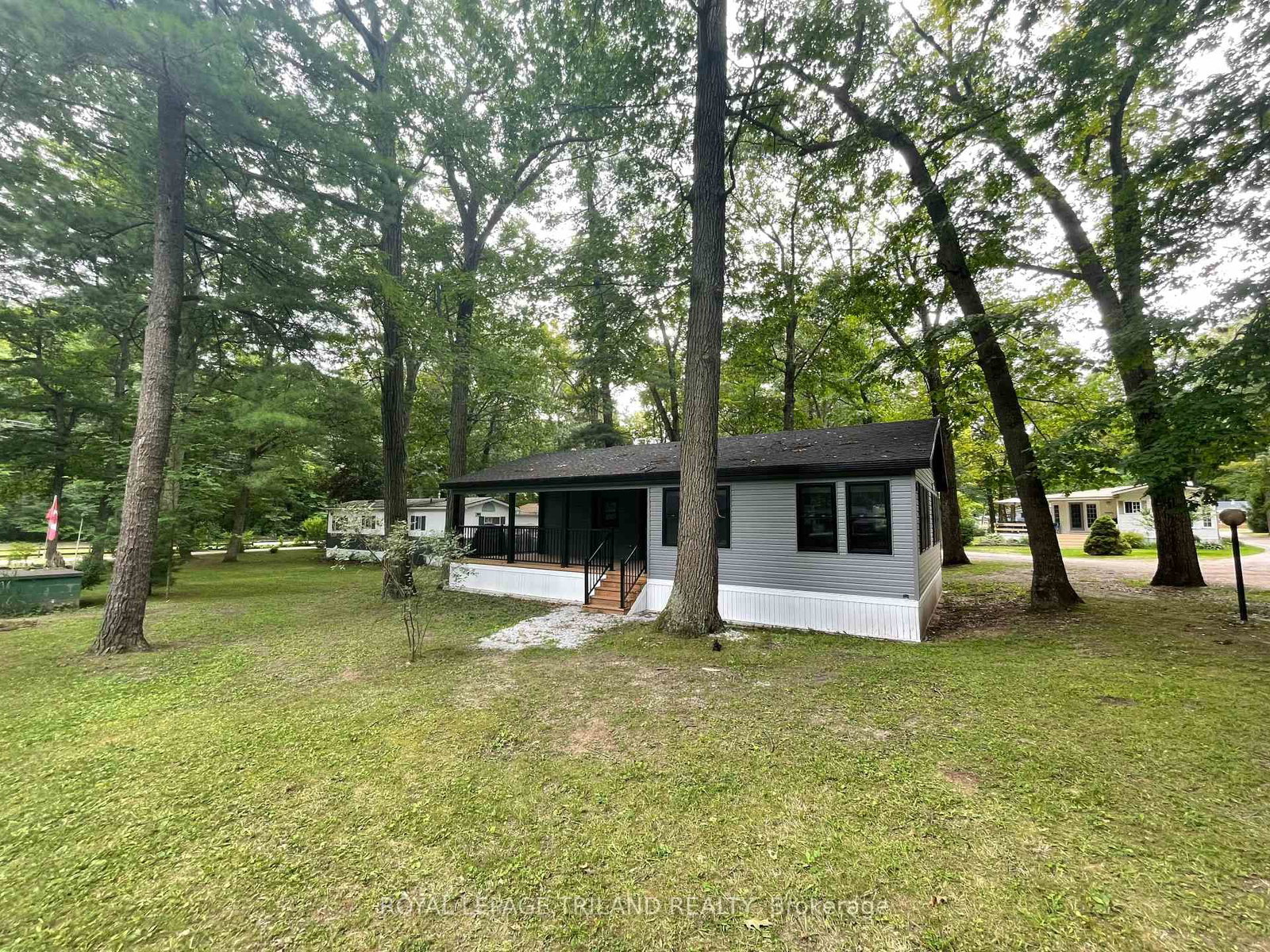 Listing Image 4