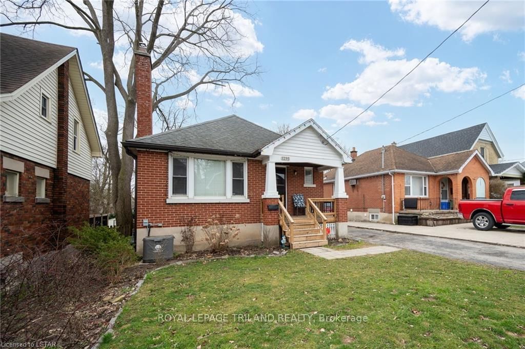 Listing photo 2