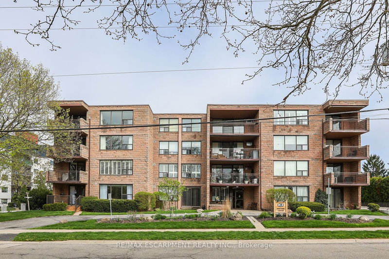 home for sale on 401-28 Robinson Street N