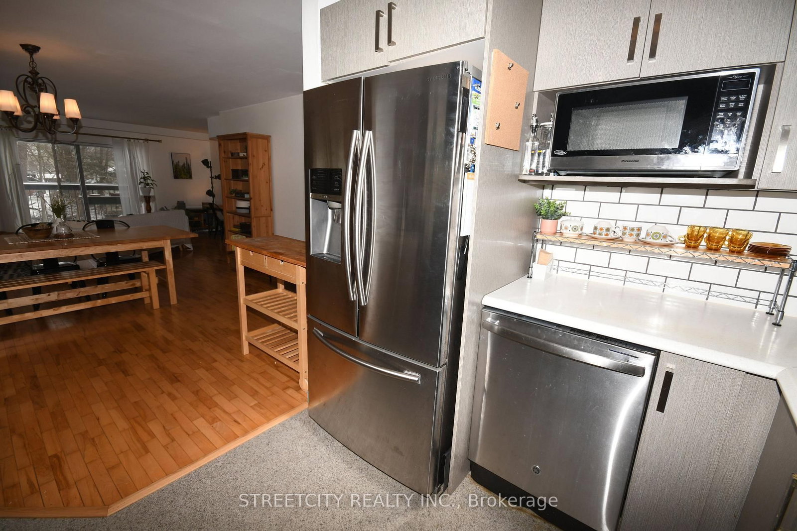 Listing Image 7