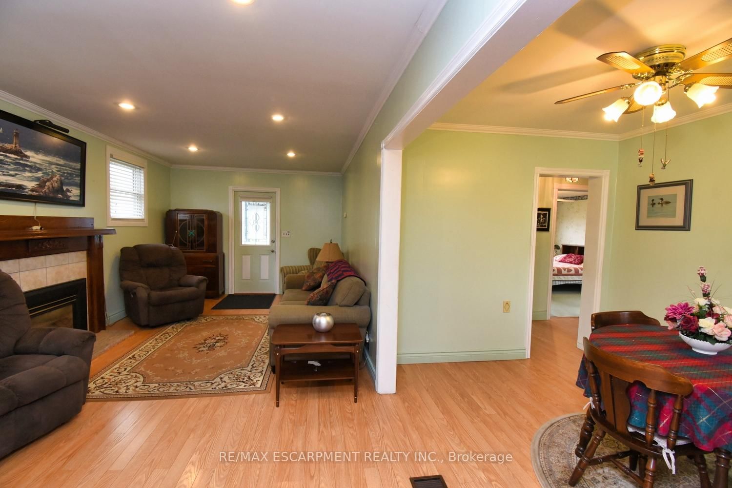 Listing Image 7