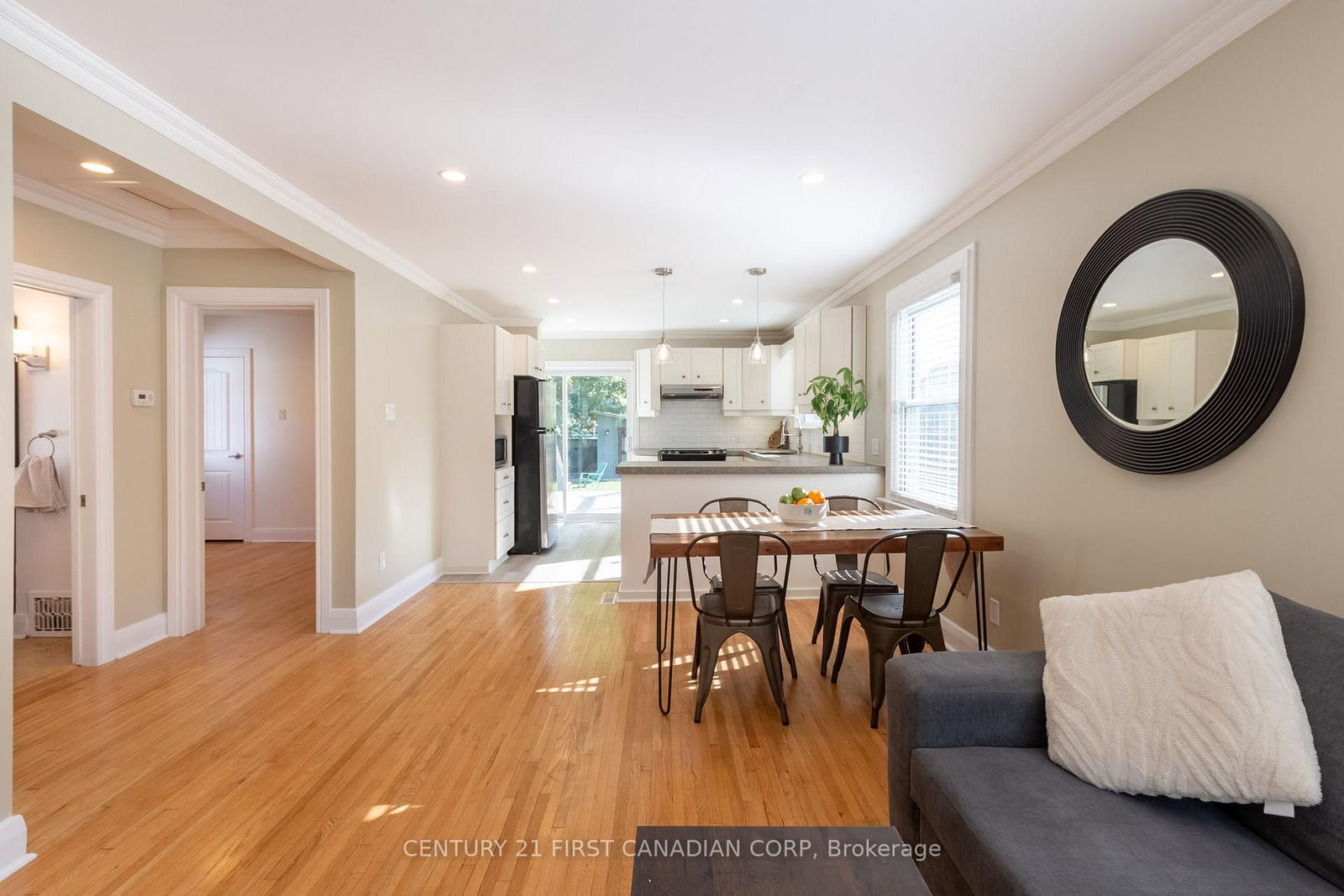 Listing Image 7