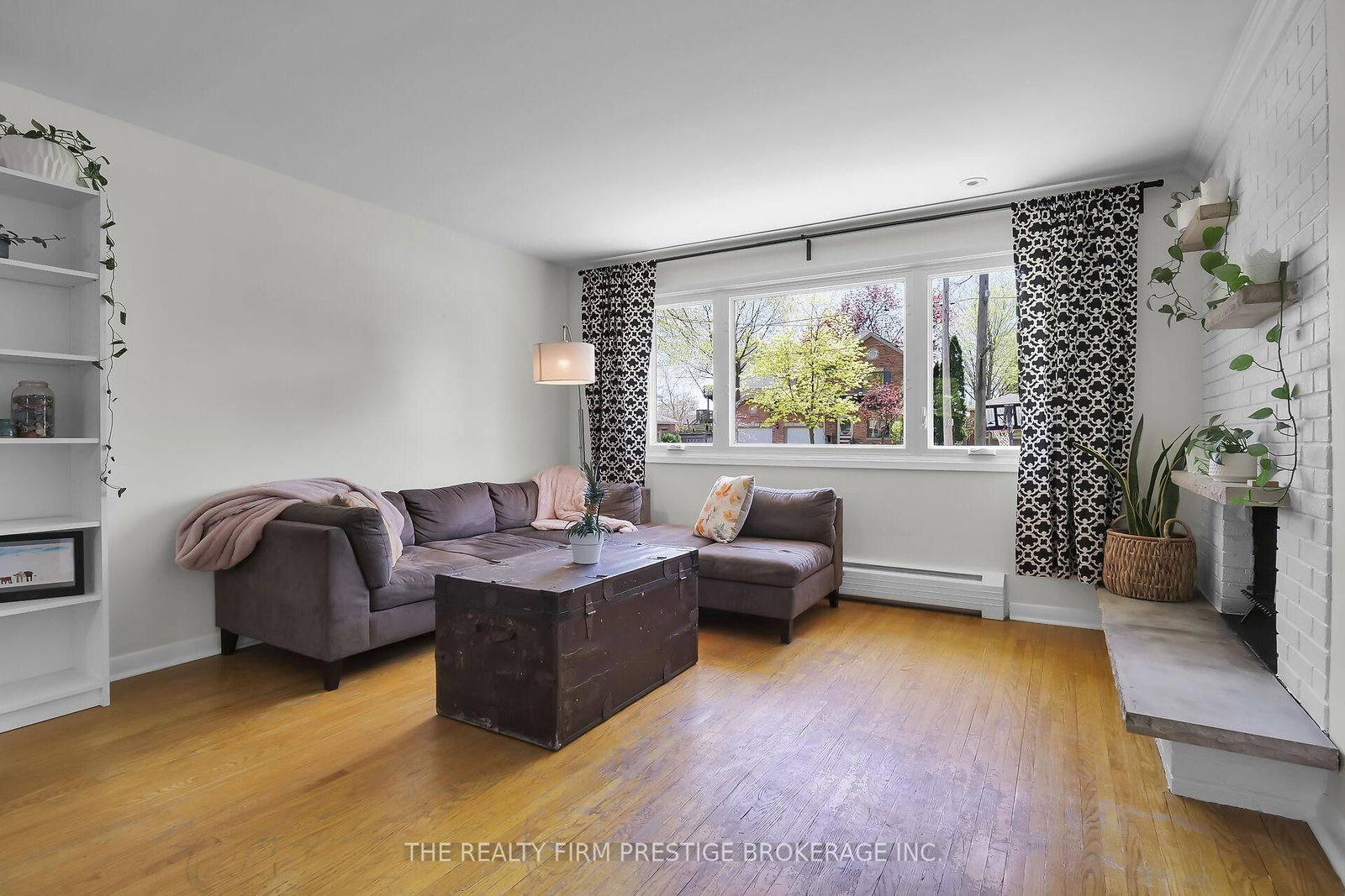 Listing Image 3