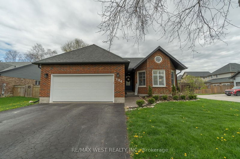 home for sale on 104 Maclennan Street