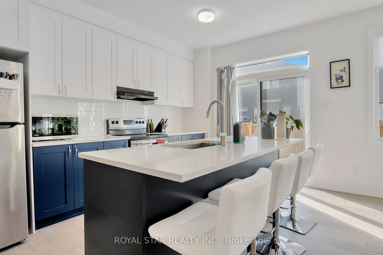 Listing Image 10