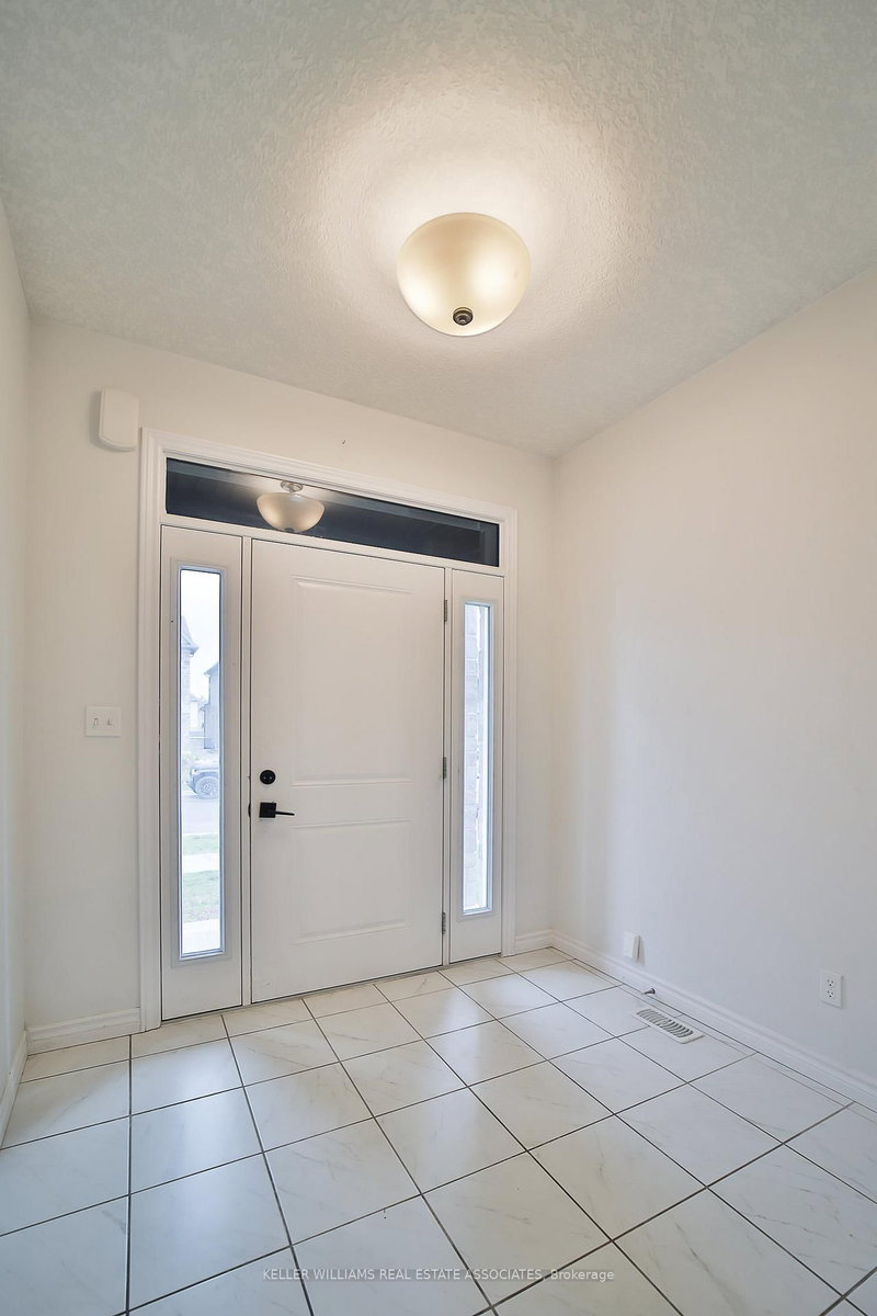 54 Pondcliffe Dr, Kitchener, N2P 2R3 | Image 2