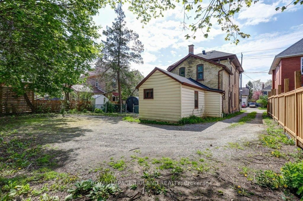 Listing Image 4