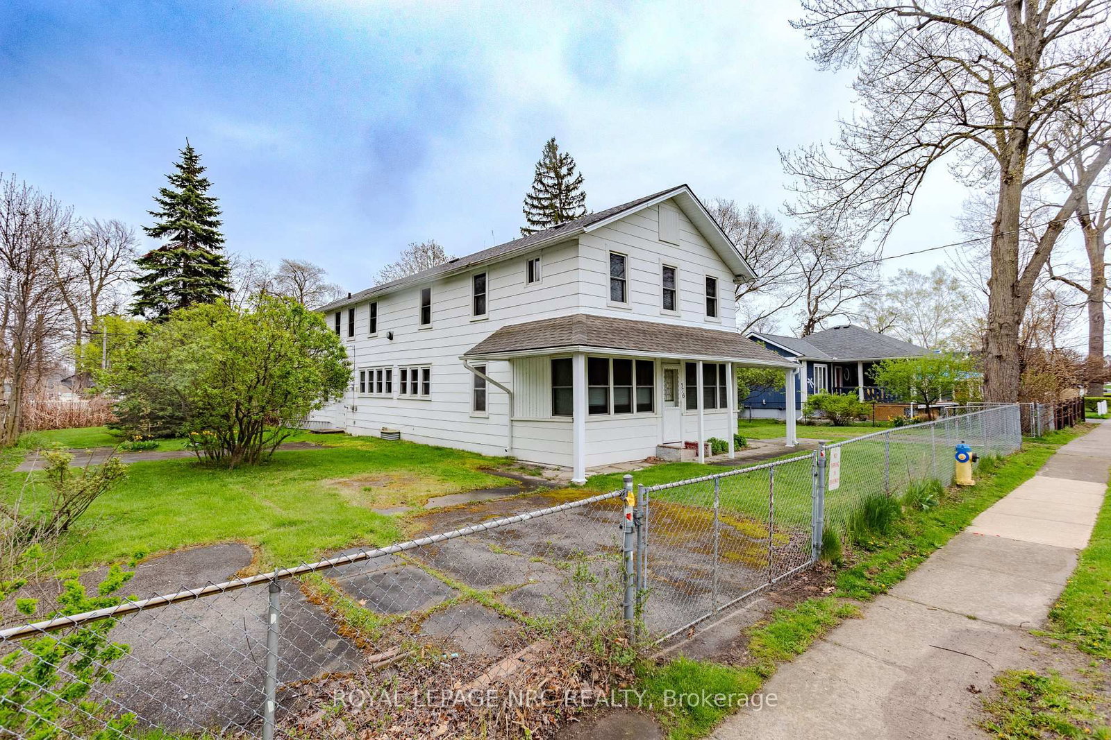Listing Image 4