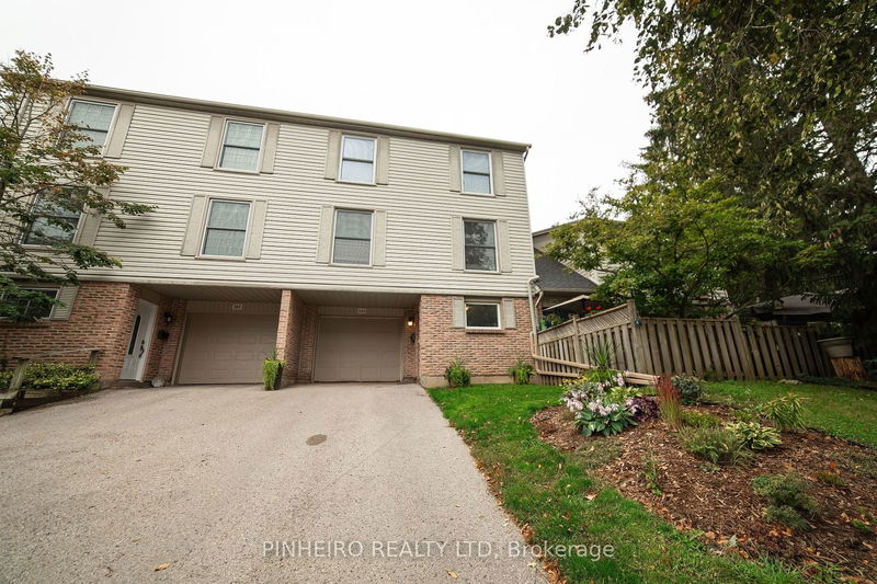 home for sale on 383 Everglade Crescent