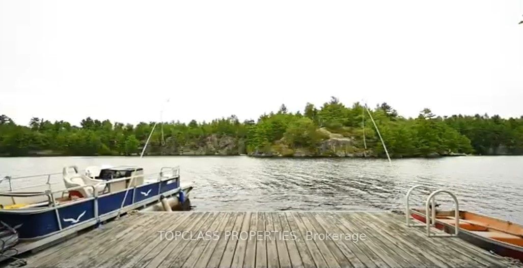 1 Island • Gravenhurst, ON photo 1