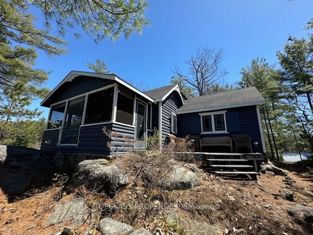 1 Island • Gravenhurst, ON photo 17