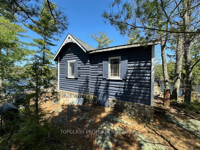 1 Island • Gravenhurst, ON photo 18