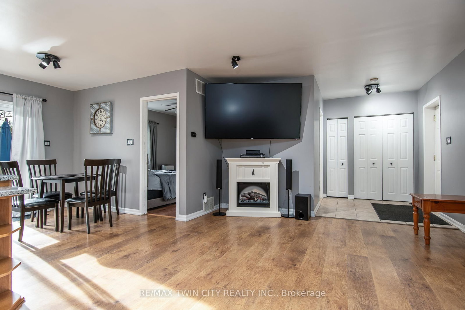 Listing Image 14