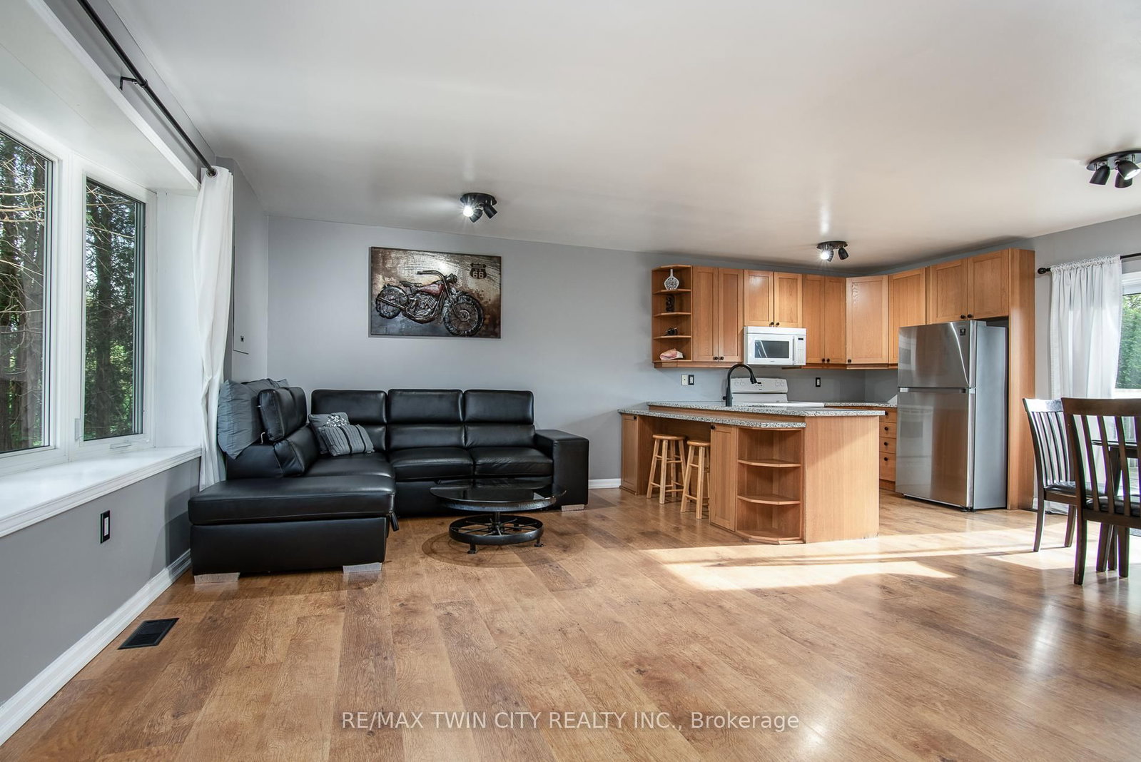 Listing Image 9