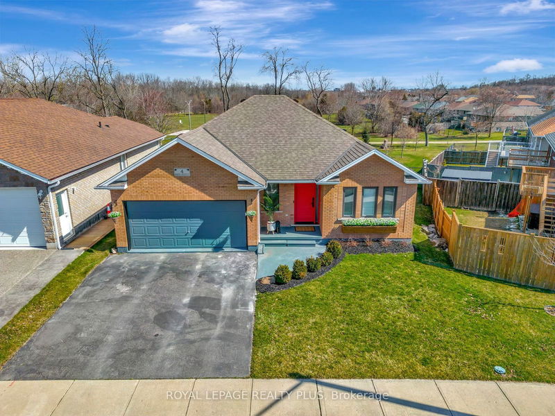 home for sale on 4 Maich Crescent
