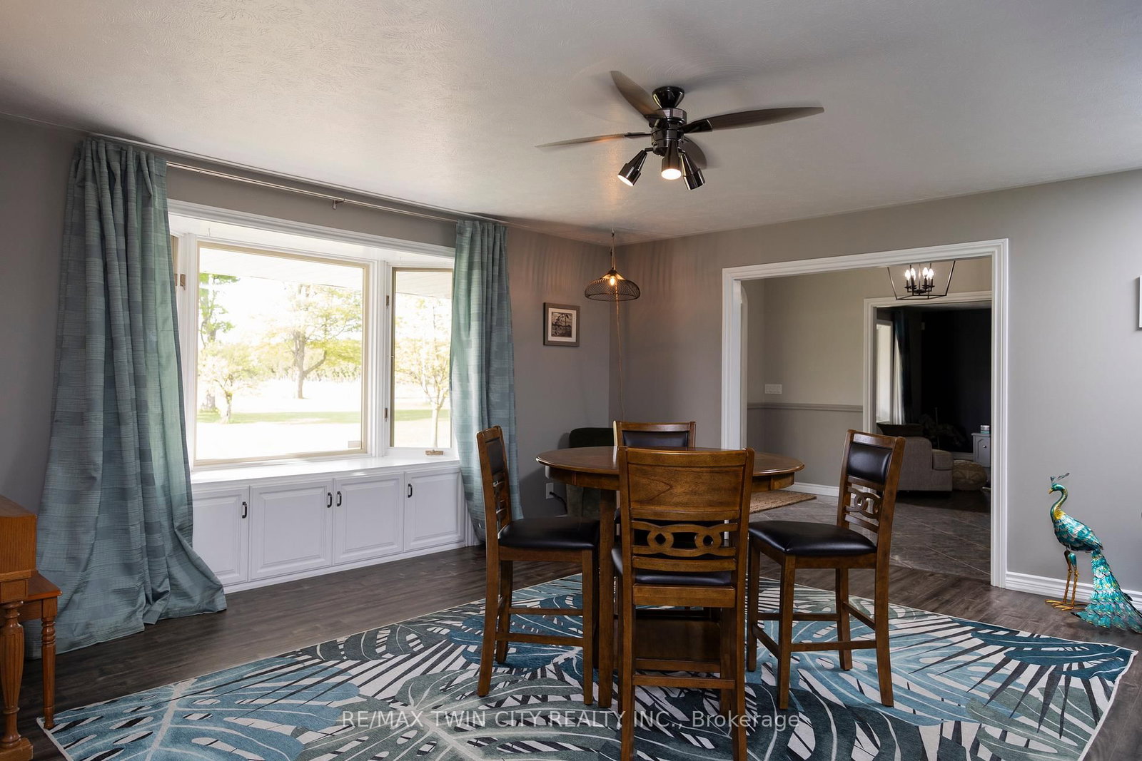 Listing Image 12