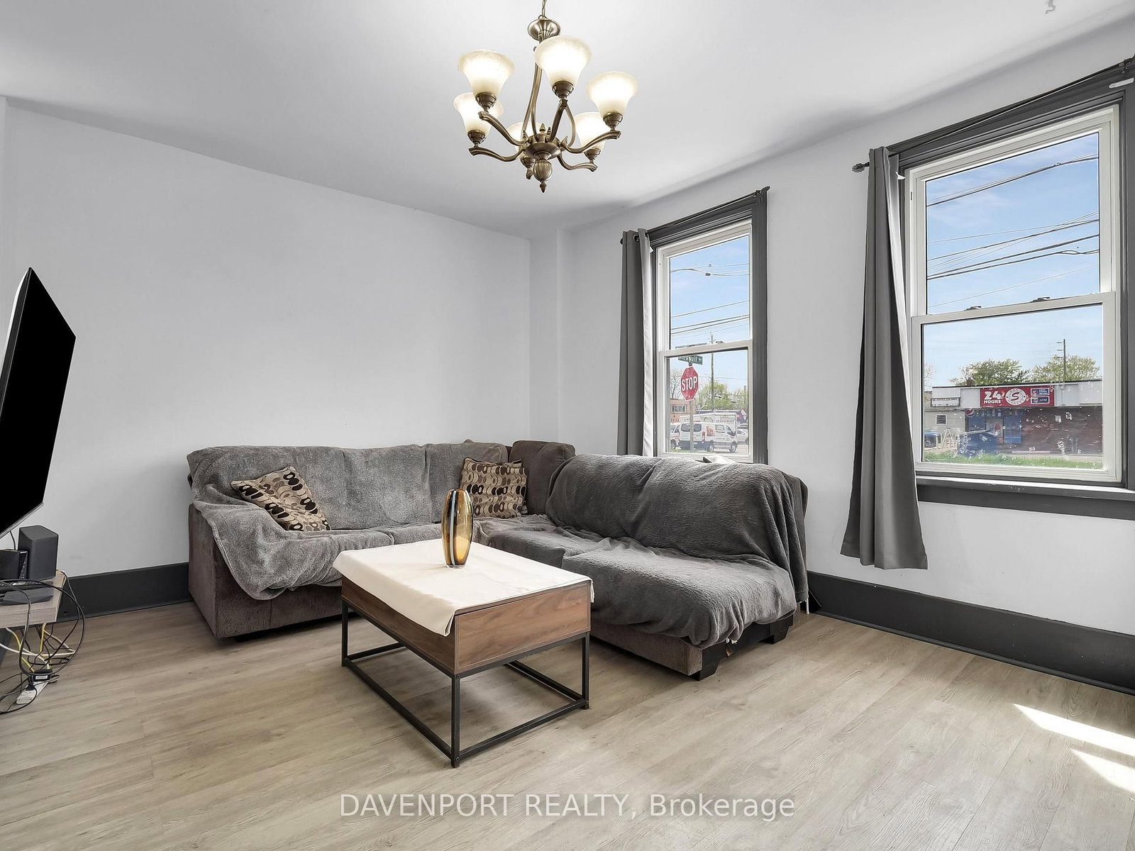 Listing Image 9
