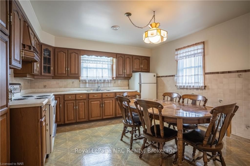 Detached House sold at 150 Clarke Street, Port Colborne, Ontario, L3K 2G3 - MLS: X8317280