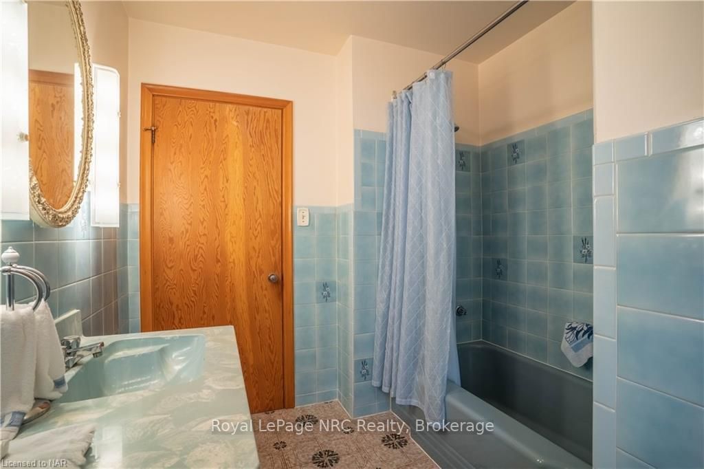 Detached House sold at 150 Clarke Street, Port Colborne, Ontario, L3K 2G3 - MLS: X8317280