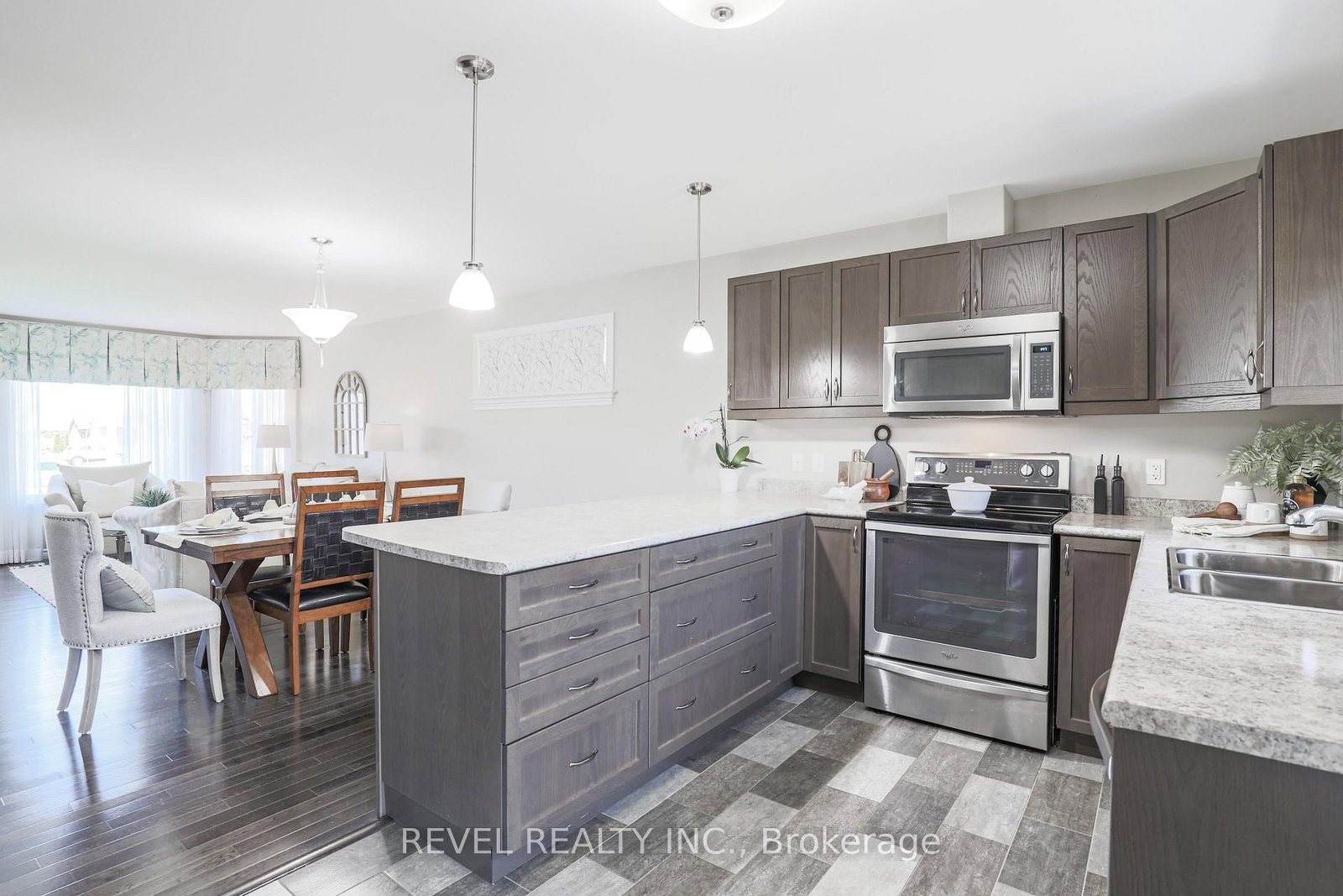 Listing Image 15