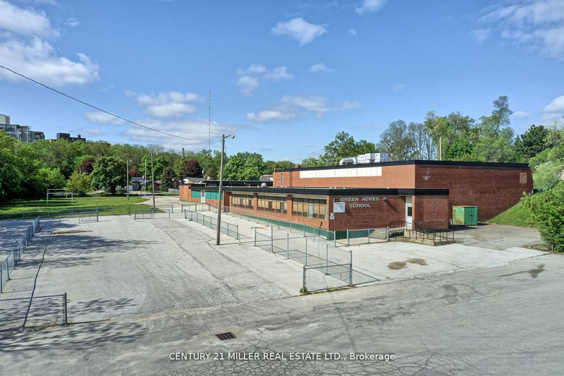 #1E - 45 Randall Ave, Hamilton, L8G 2K8 | Image 2