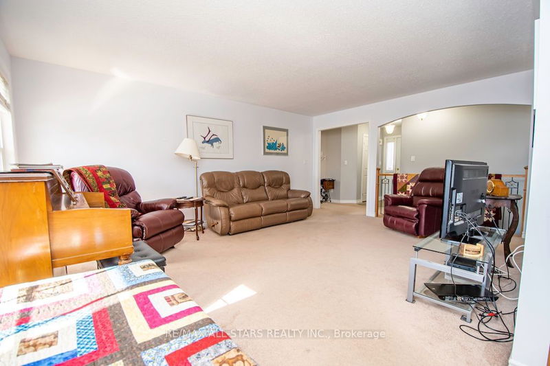 23 Parkside Dr  Kawartha Lakes, K9V 5X9 | Image 6