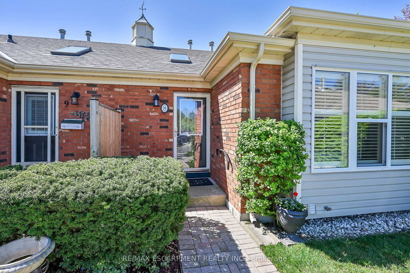 8 - 175 Fiddlers Green Rd, Hamilton, L9G 4K7 | Image 2