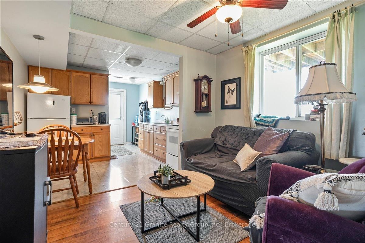 Listing Image 9