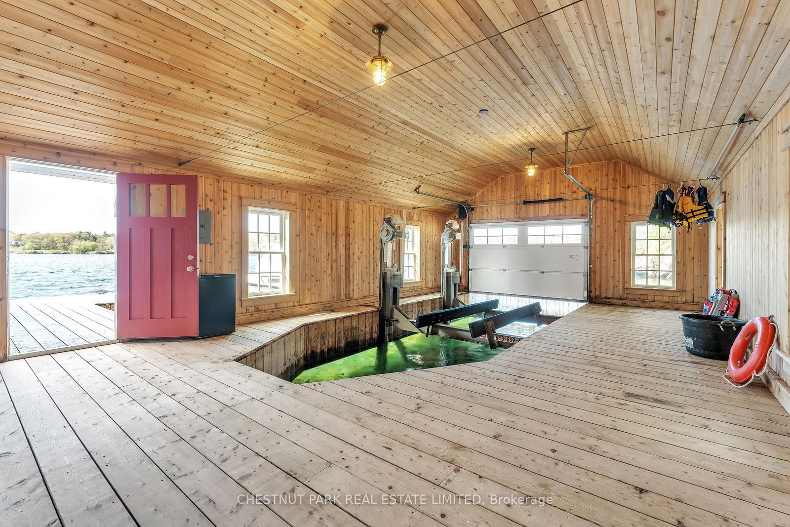 Listing Image 4