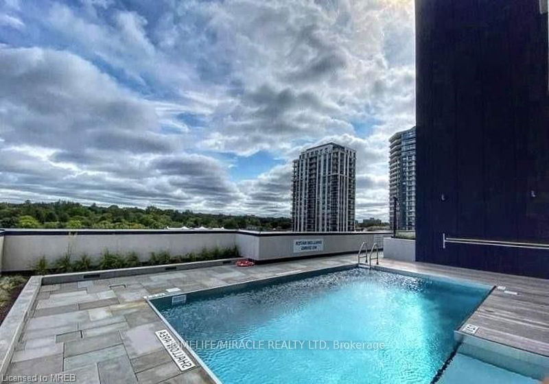 home for lease on 907-181 King Street S