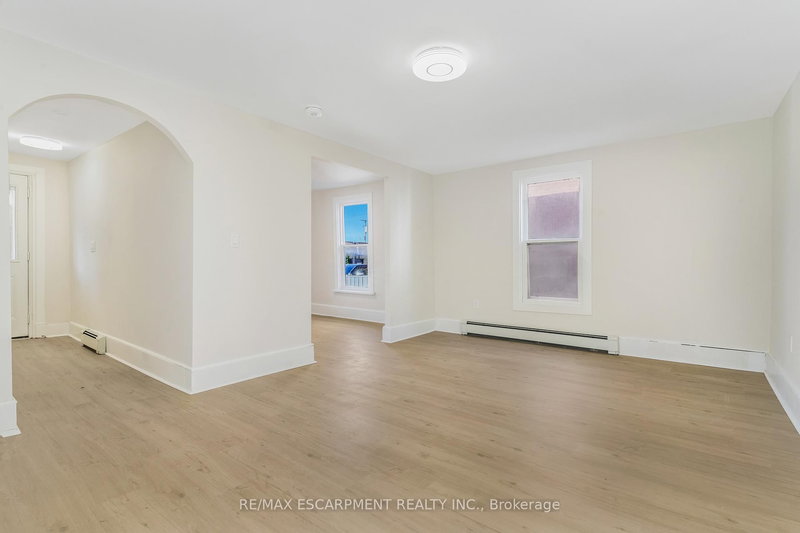 16 Albert St, Welland, L3B 4L2 | Image 3