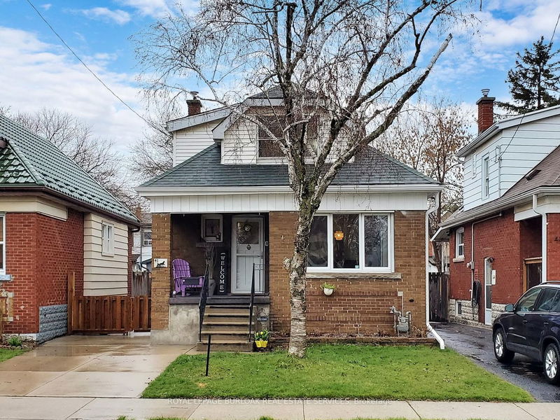 home for sale on 41 Weir Street N