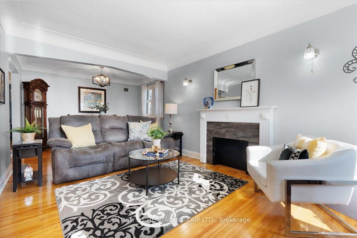 Listing Image 4