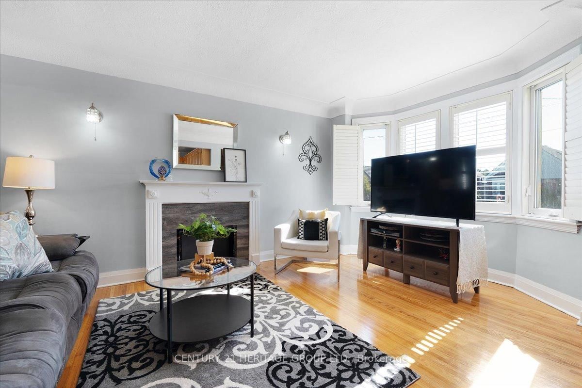 Listing Image 5