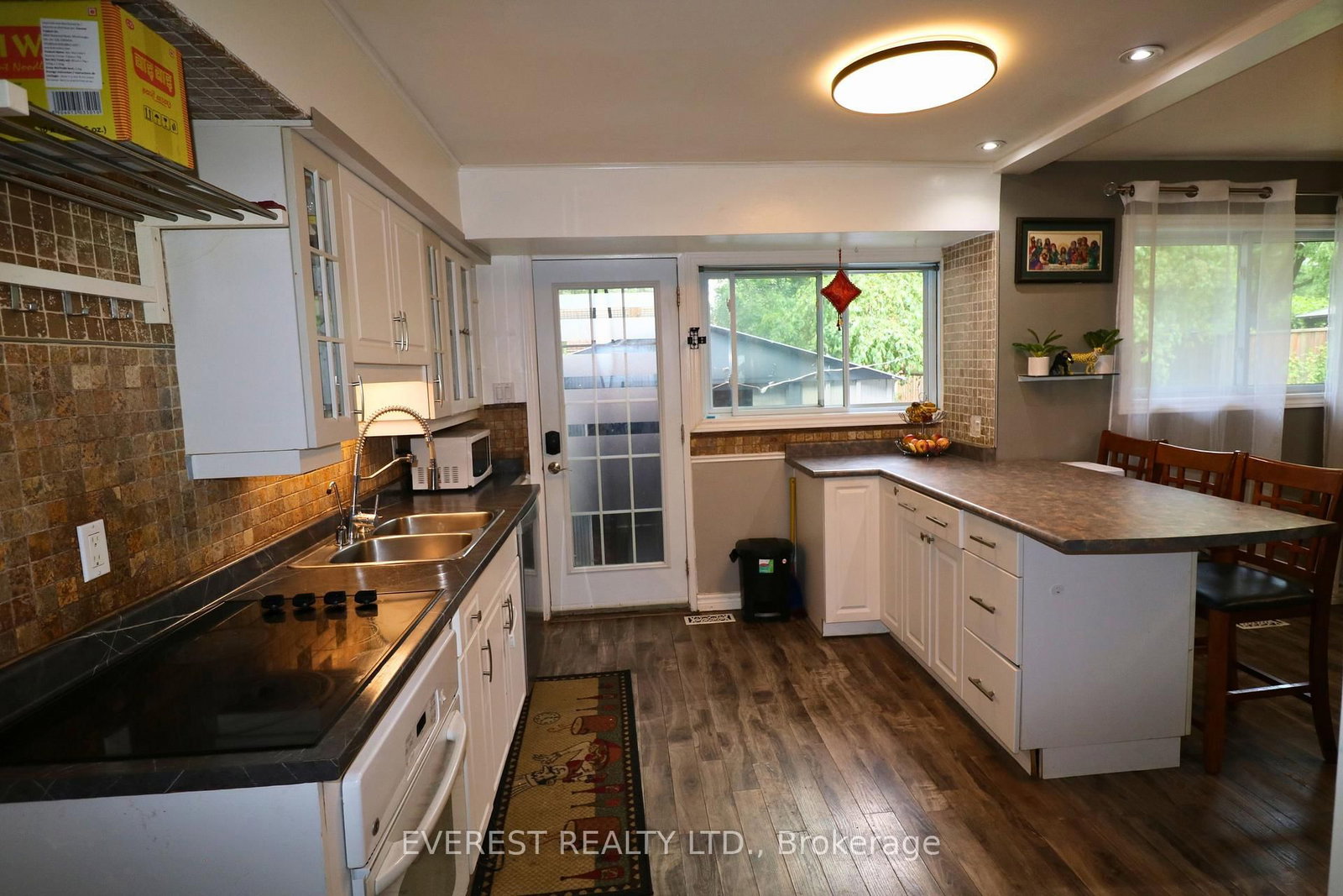 Listing Image 8