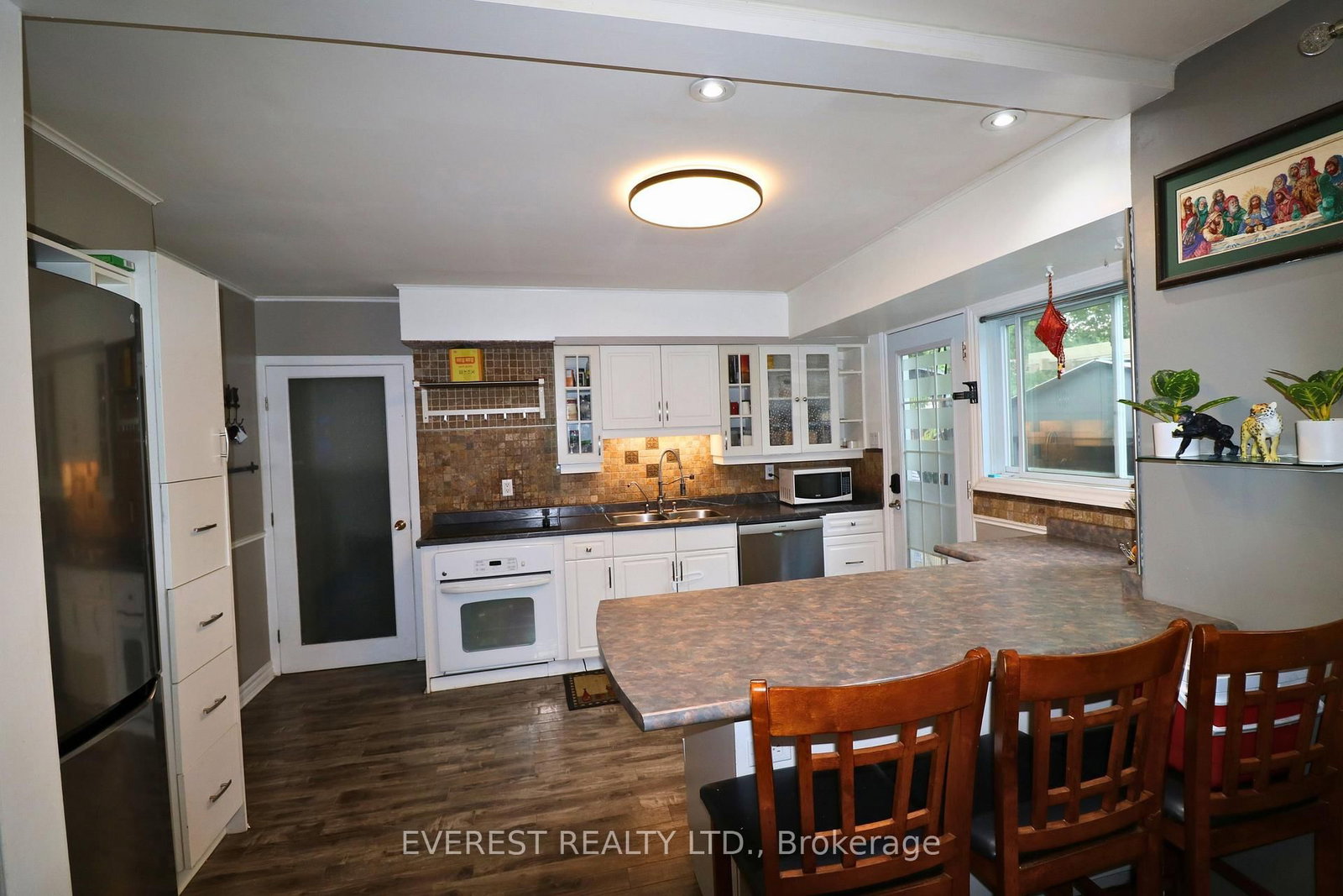 Listing Image 9