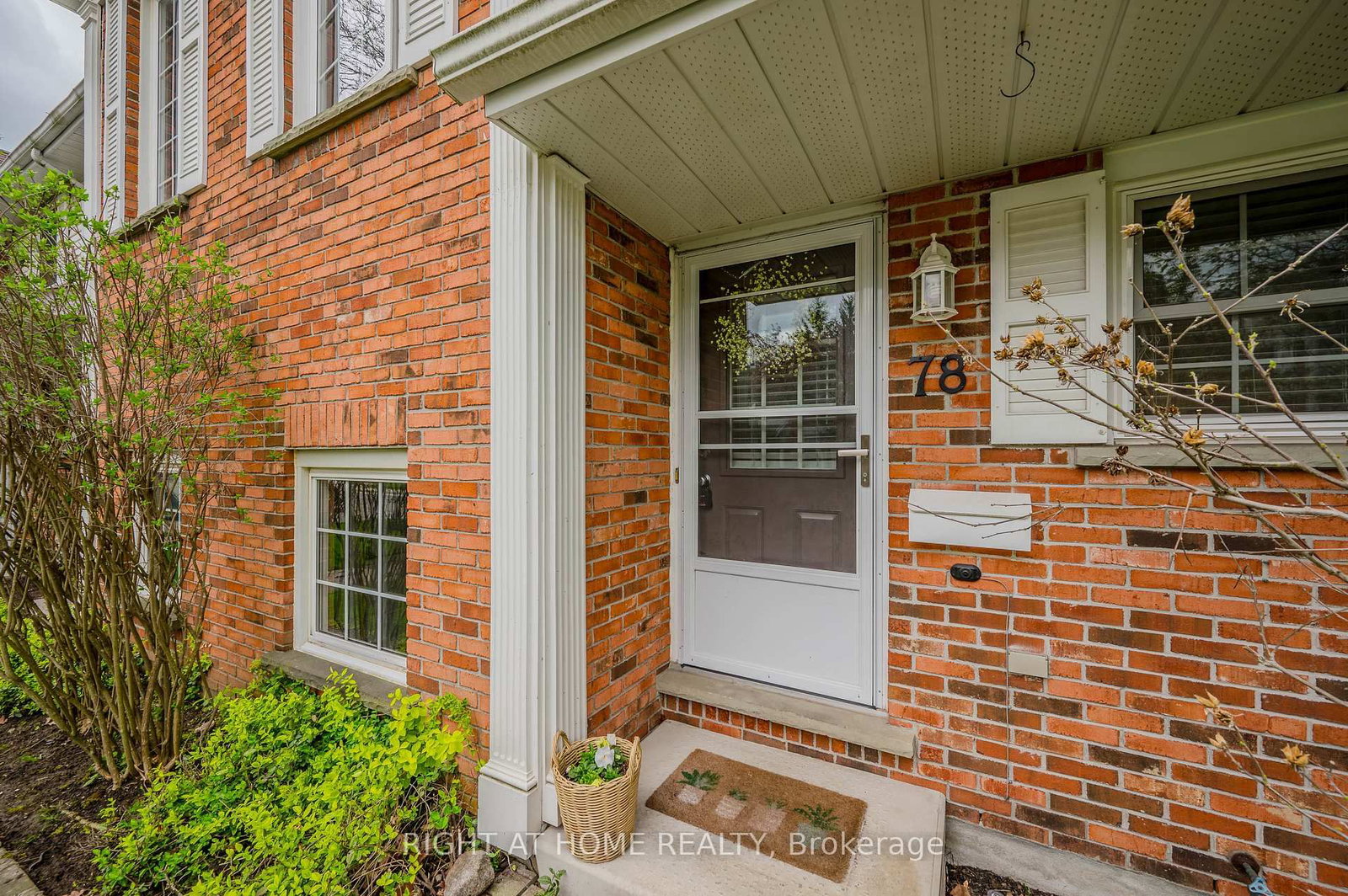 Listing Image 4