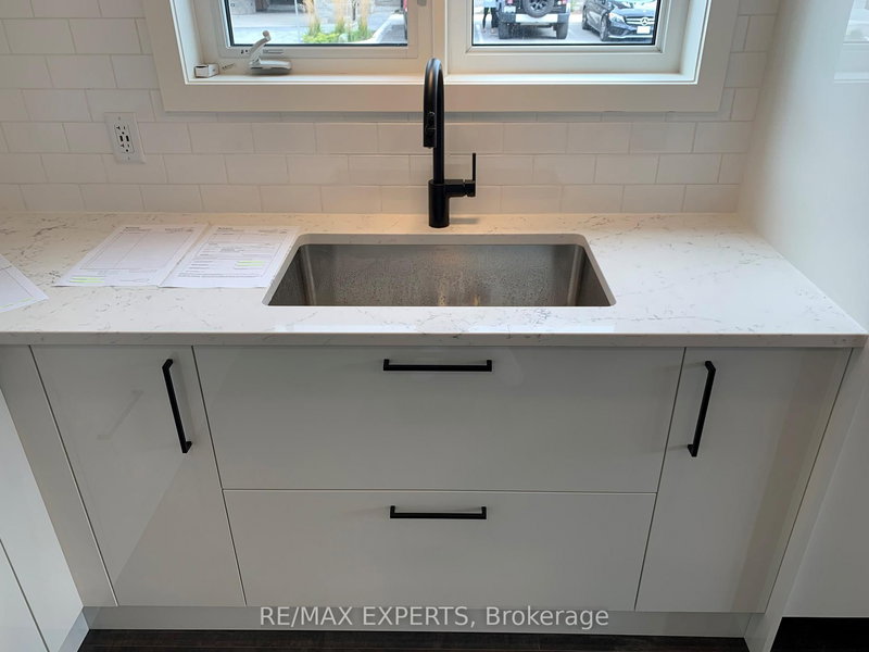 101 - 22 Beckwith Lane, Blue Mountains, L9Y 3B6 | Image 3