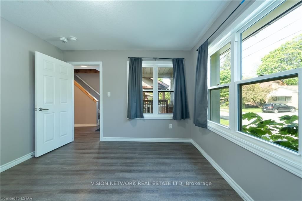 Listing Image 6