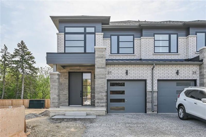 27 Kingfisher Dr  Hamilton, L9A 5A4 | Image 1