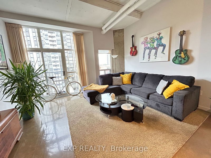 home for lease on 713-66 Bay Street S