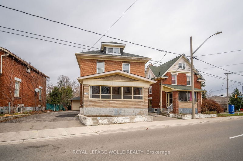 home for lease on Unit 1-152 Weber Street E